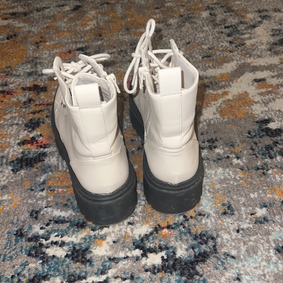 forever 21 cream lace up boots - size 6 - has a zipper - grey platform - Picture 2 of 4